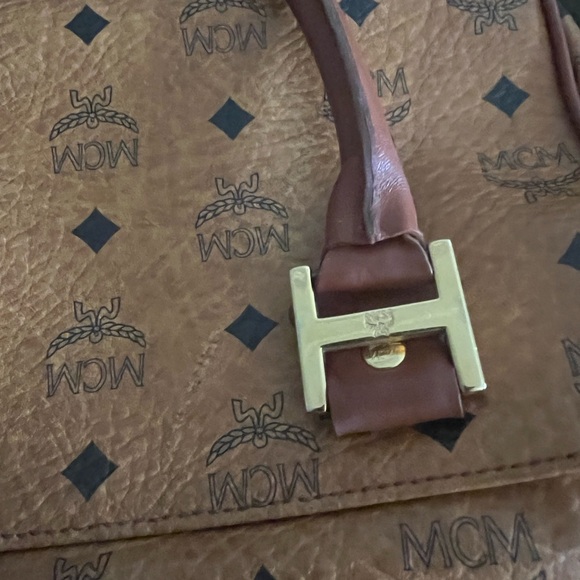 Mcm crossbody and wallet combo in pristine condition no callouts!!!!! - Picture 6 of 16